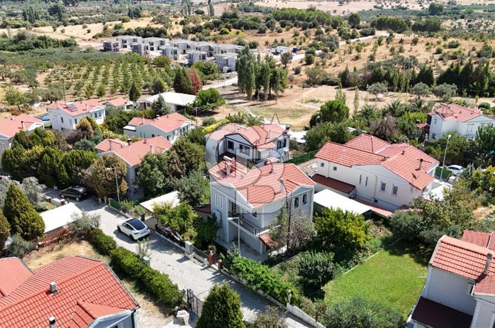 Kemalpaşa Yukarı kızılca Arkent sitesinde Satılık Villa