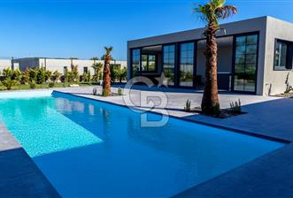 Urla İçmeler Ourland Tek Kat Yatay Mimari Havuzlu Lüks Villa