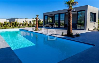 Urla İçmeler Ourland Tek Kat Yatay Mimari Havuzlu Lüks Villa