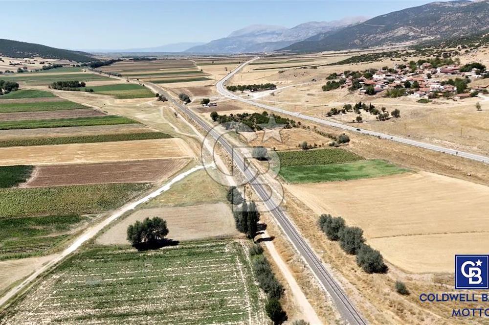 Dinar Yaka Köyü’nde Ana Yol ve Tren Yolu Yakınında Satılık Tarla