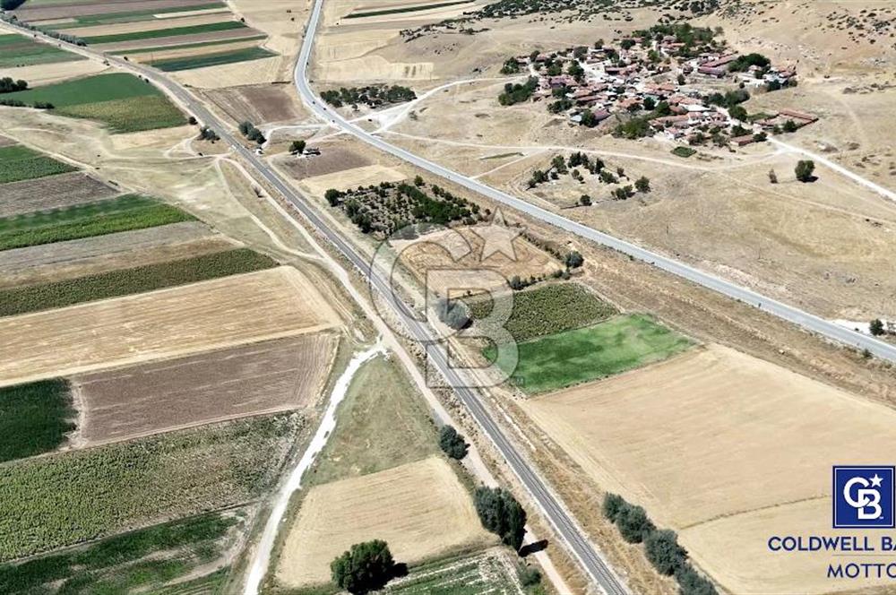 Dinar Yaka Köyü’nde Ana Yol ve Tren Yolu Yakınında Satılık Tarla