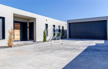Urla İçmeler Ourland Tek Kat Yatay Mimari Havuzlu Lüks Villa