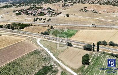 Dinar Yaka Köyü’nde Ana Yol ve Tren Yolu Yakınında Satılık Tarla