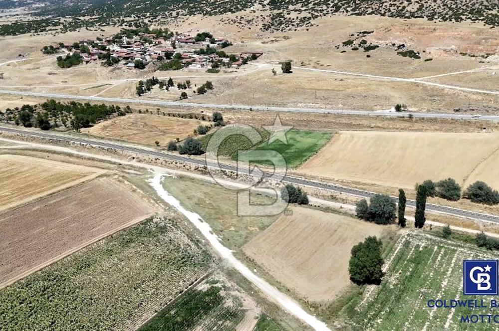 Dinar Yaka Köyü’nde Ana Yol ve Tren Yolu Yakınında Satılık Tarla