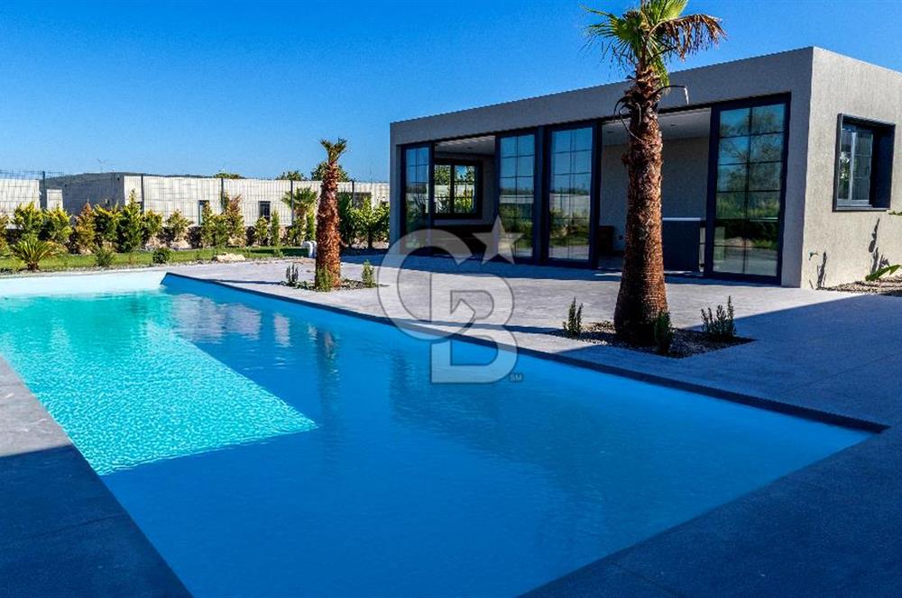 Urla İçmeler Ourland Tek Kat Yatay Mimari Havuzlu Lüks Villa