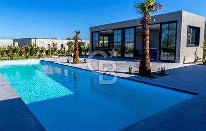 Urla İçmeler Ourland Tek Kat Yatay Mimari Havuzlu Lüks Villa