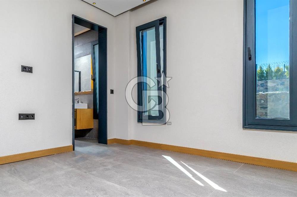 Urla İçmeler Ourland Tek Kat Yatay Mimari Havuzlu Lüks Villa