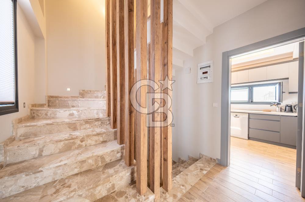 URLA ÇAMLIÇAY'DA DENİZE 50 MT EŞYALI KİRALIK VİLLA