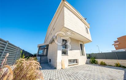 URLA ÇAMLIÇAY'DA DENİZE 50 MT EŞYALI KİRALIK VİLLA