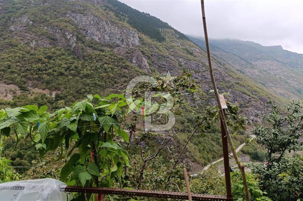 MAÇKA KIRANTAŞ'TA İÇİNDE EV OLAN 6900 M2 "UYGUN" SATILIK ARAZİ