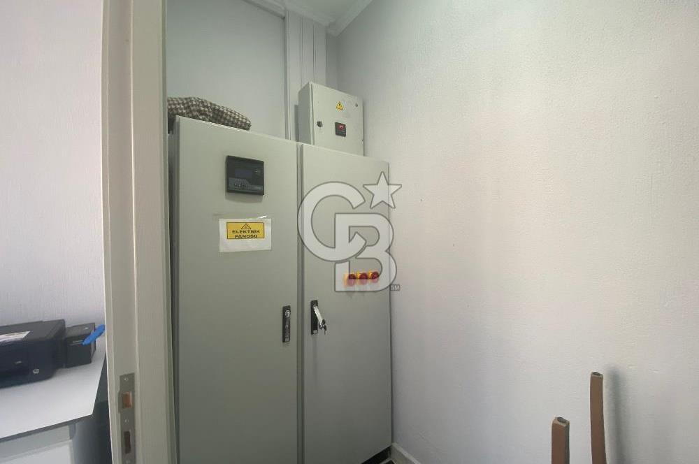 MENEMEN MERKEZDE KİRALIK İKİ CEPHELİ GENİŞ DÜKKAN