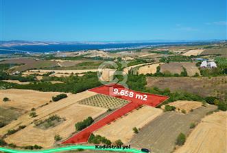 ÇANAKKALE KOCAVELİ'DE KÖPRÜ VE DENİZ MANZARALI SATILIK TARLA
