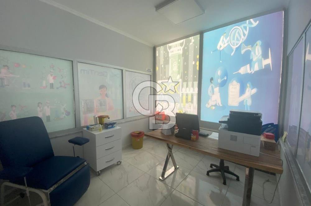Menemen'de Satılık 430 m2 Cadde Üzeri Köşe Dükkan