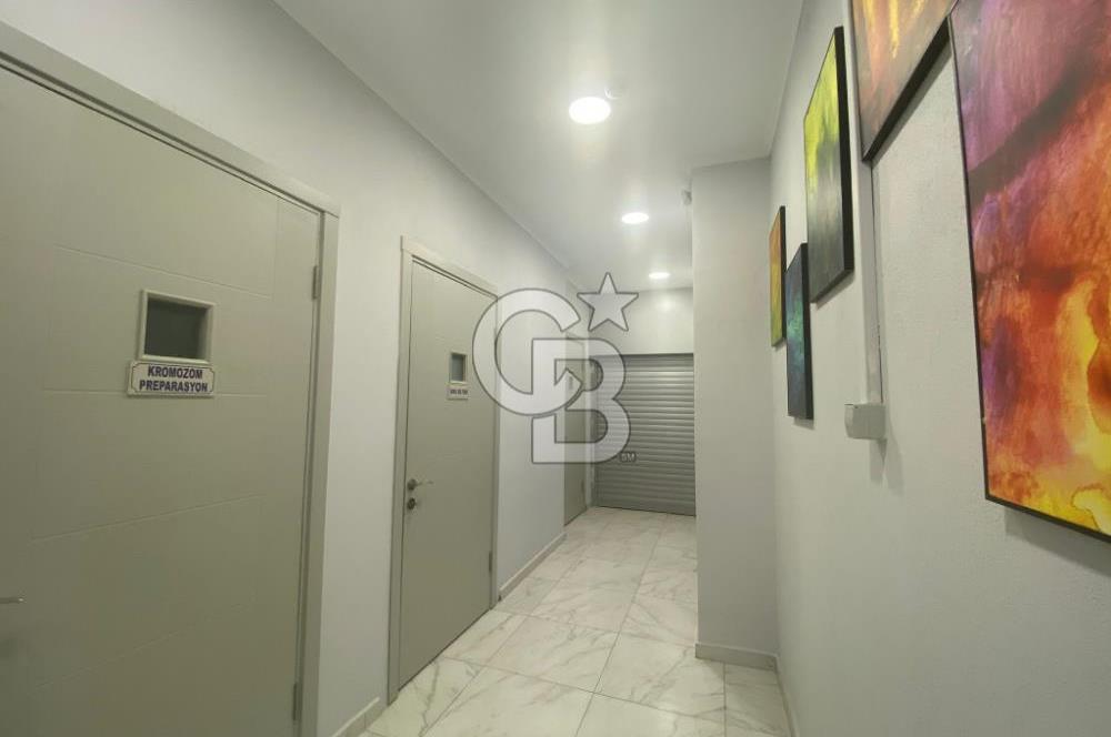 Menemen'de Satılık 430 m2 Cadde Üzeri Köşe Dükkan