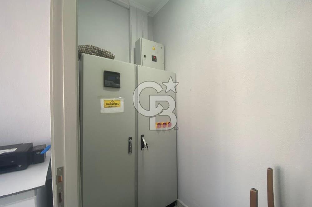 Menemen'de Satılık 430 m2 Cadde Üzeri Köşe Dükkan