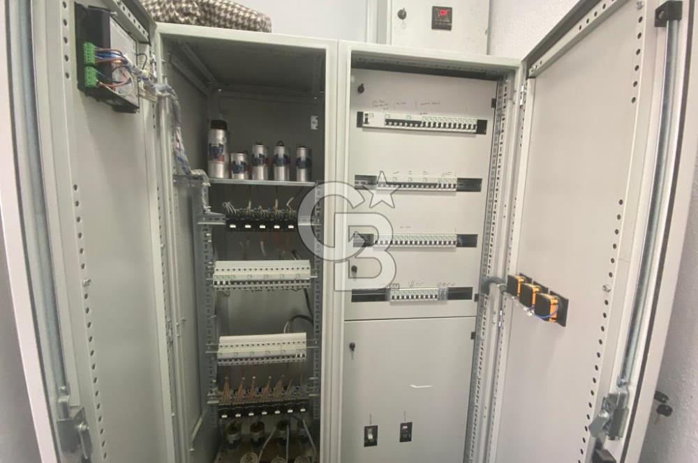 Menemen'de Satılık 430 m2 Cadde Üzeri Köşe Dükkan