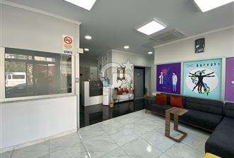 Menemen'de Satılık 430 m2 Cadde Üzeri Köşe Dükkan