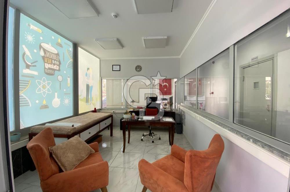 Menemen'de Satılık 430 m2 Cadde Üzeri Köşe Dükkan