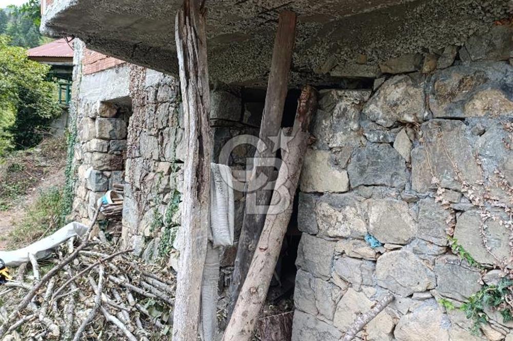MAÇKA KIRANTAŞ'TA İÇİNDE EV OLAN 6900 M2 "UYGUN" SATILIK ARAZİ
