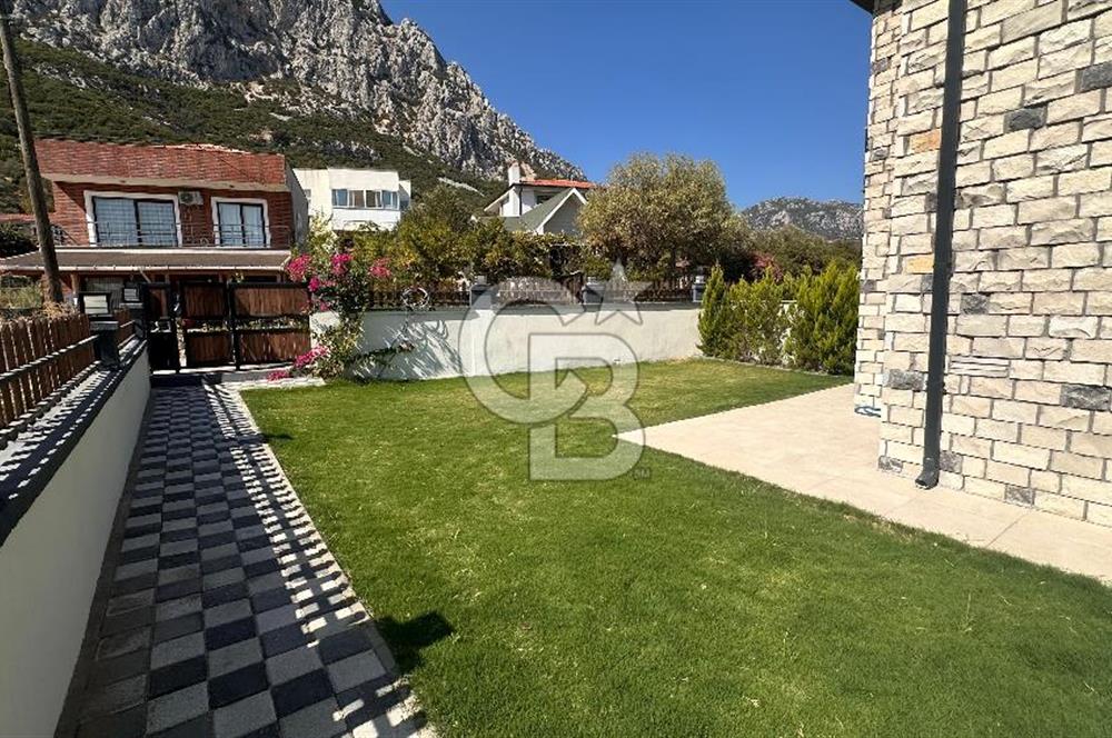 Karaburun Saip Mahallesi'nde Doğa ve Deniz Manzaralı Villa