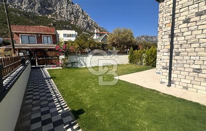 Karaburun Saip Mahallesi'nde Doğa ve Deniz Manzaralı Villa
