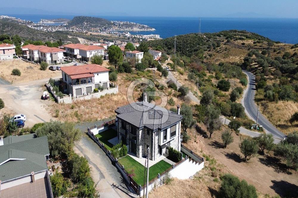Karaburun Saip Mahallesi'nde Doğa ve Deniz Manzaralı Villa