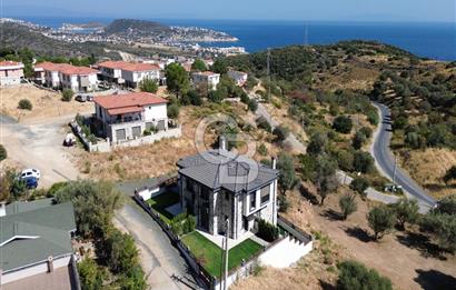 Karaburun Saip Mahallesi'nde Doğa ve Deniz Manzaralı Villa