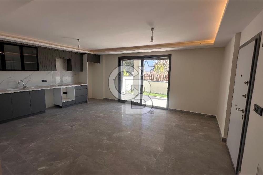 Karaburun Saip Mahallesi'nde Doğa ve Deniz Manzaralı Villa
