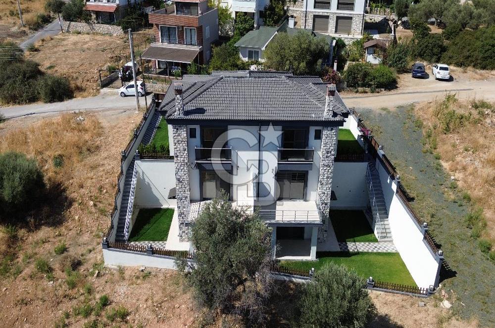 Karaburun Saip Mahallesi'nde Doğa ve Deniz Manzaralı Villa
