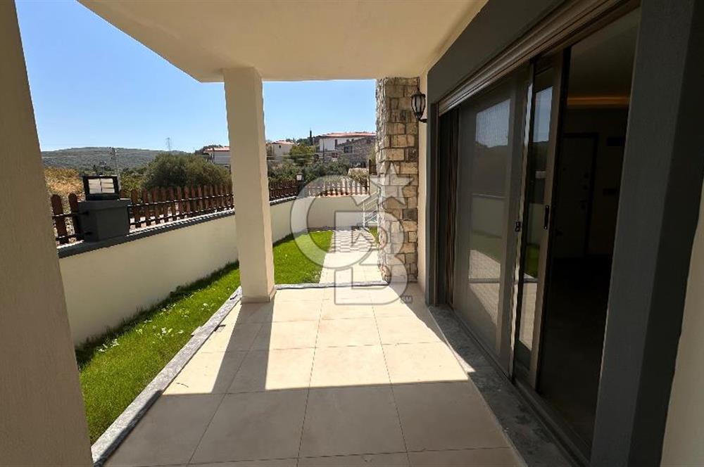 Karaburun Saip Mahallesi'nde Doğa ve Deniz Manzaralı Villa