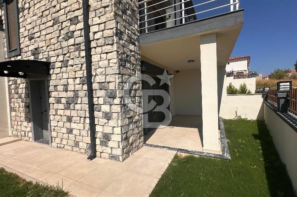 Karaburun Saip Mahallesi'nde Doğa ve Deniz Manzaralı Villa