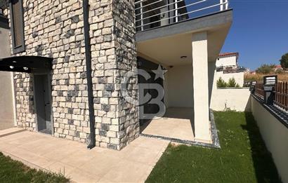 Karaburun Saip Mahallesi'nde Doğa ve Deniz Manzaralı Villa