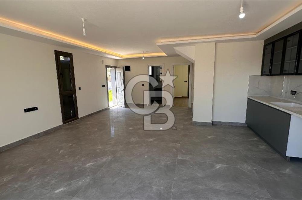 Karaburun Saip Mahallesi'nde Doğa ve Deniz Manzaralı Villa