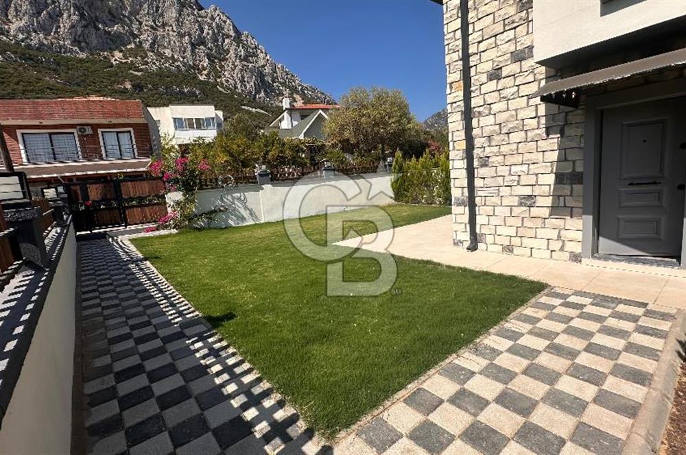 Karaburun Saip Mahallesi'nde Doğa ve Deniz Manzaralı Villa