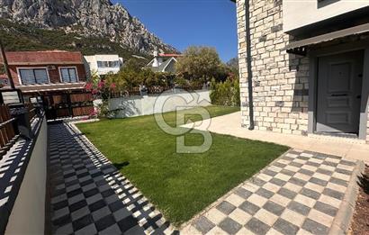 Karaburun Saip Mahallesi'nde Doğa ve Deniz Manzaralı Villa