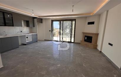 Karaburun Saip Mahallesi'nde Doğa ve Deniz Manzaralı Villa