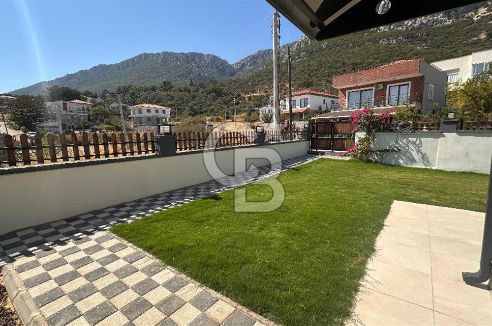 Karaburun Saip Mahallesi'nde Doğa ve Deniz Manzaralı Villa