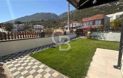 Karaburun Saip Mahallesi'nde Doğa ve Deniz Manzaralı Villa