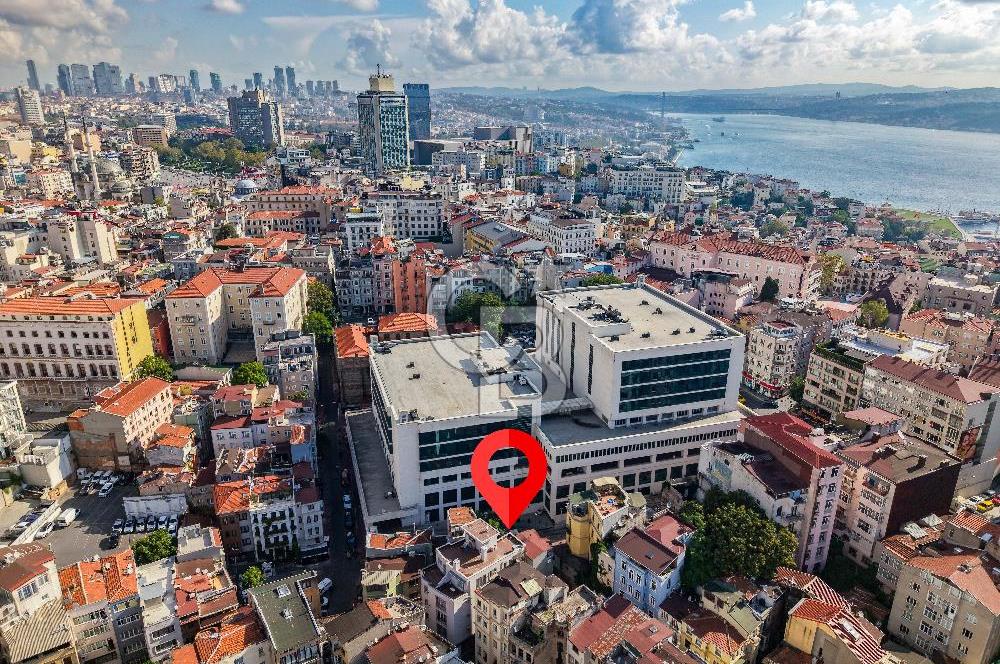Köşe Konumda, Teraslı Tam Müstakil 3 Katlı Kiralık Bina