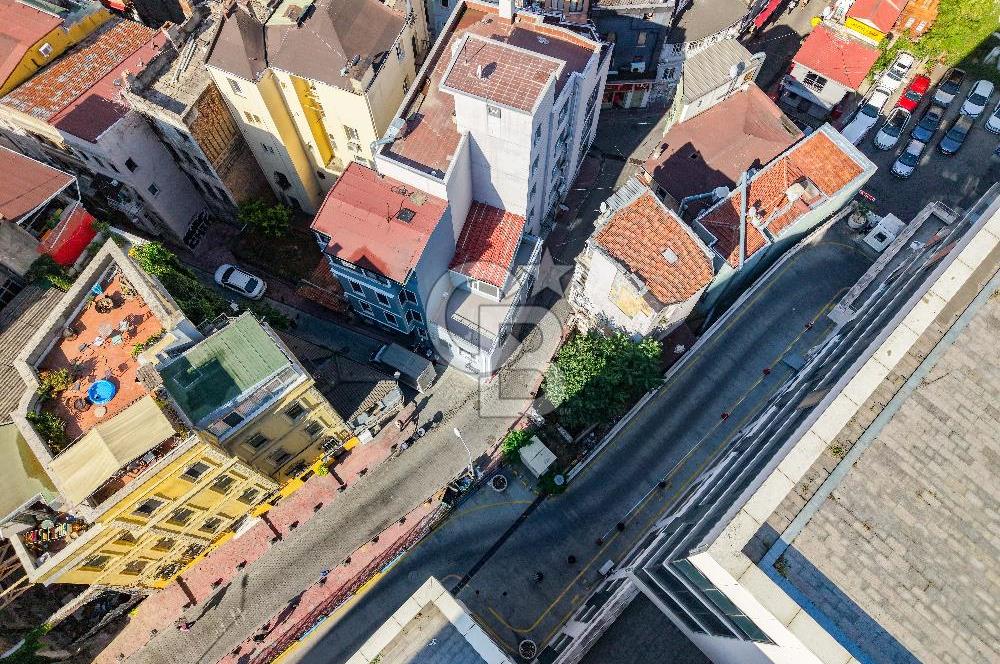 Köşe Konumda, Teraslı Tam Müstakil 3 Katlı Kiralık Bina