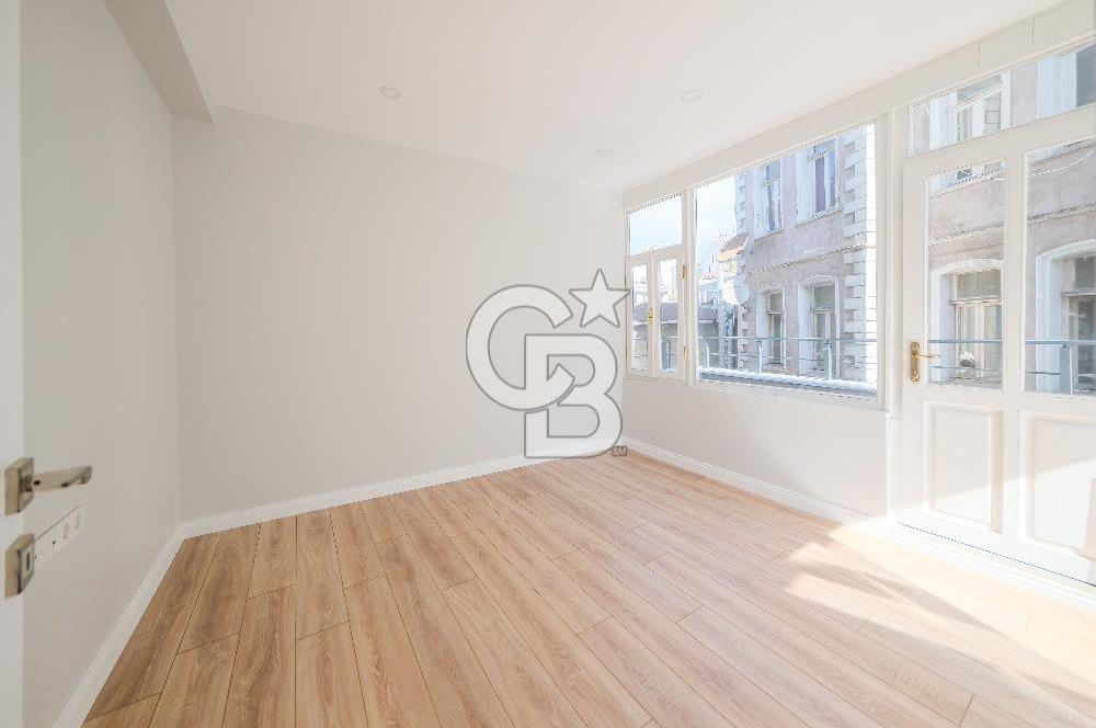 Köşe Konumda, Teraslı Tam Müstakil 3 Katlı Kiralık Bina