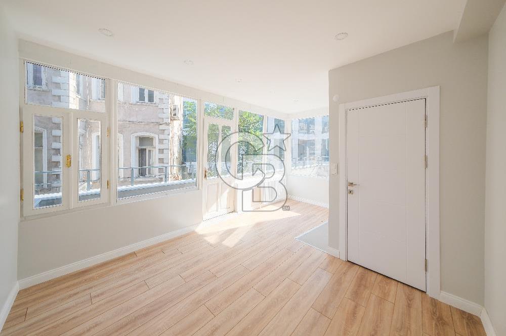 Köşe Konumda, Teraslı Tam Müstakil 3 Katlı Kiralık Bina