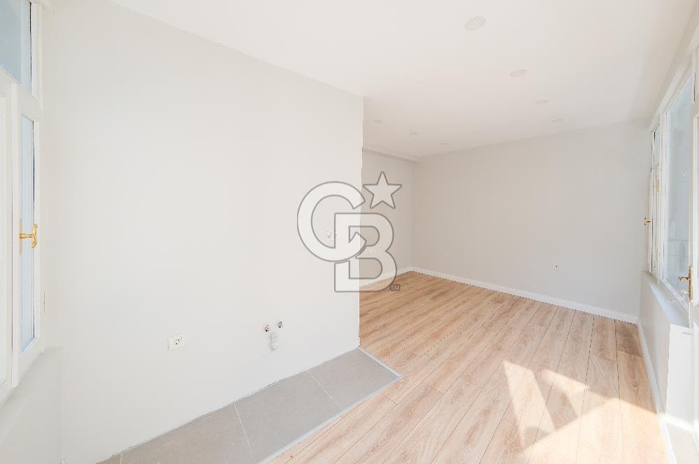 Köşe Konumda, Teraslı Tam Müstakil 3 Katlı Kiralık Bina
