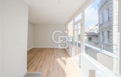 Köşe Konumda, Teraslı Tam Müstakil 3 Katlı Kiralık Bina