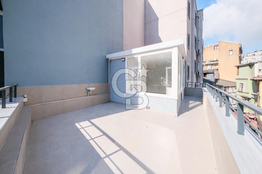 Köşe Konumda, Teraslı Tam Müstakil 3 Katlı Kiralık Bina