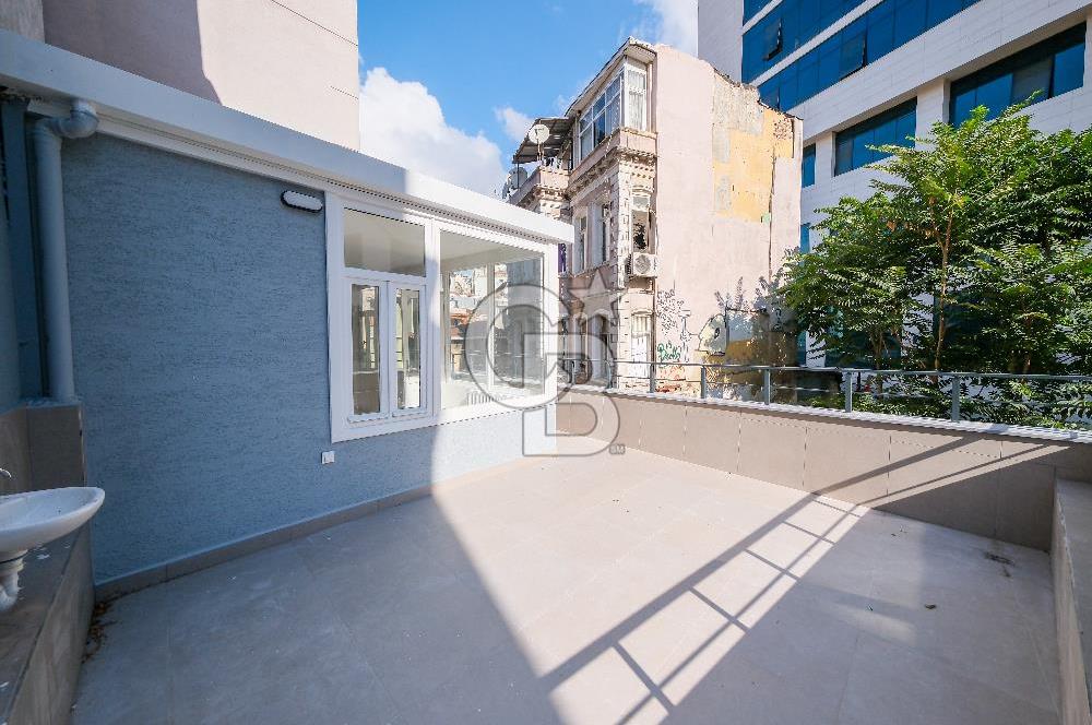 Köşe Konumda, Teraslı Tam Müstakil 3 Katlı Kiralık Bina