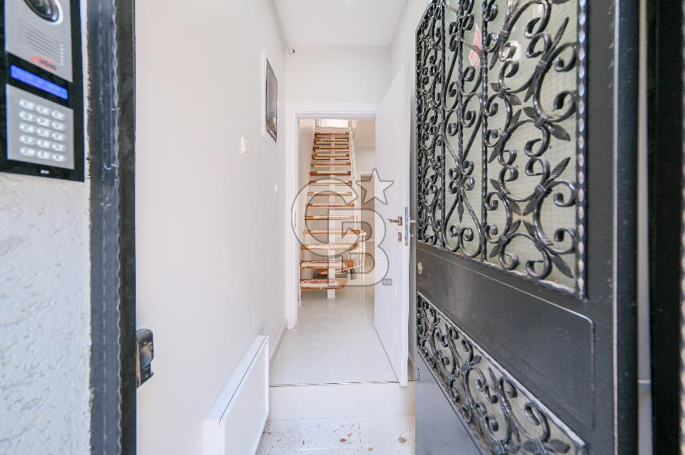 Köşe Konumda, Teraslı Tam Müstakil 3 Katlı Kiralık Bina