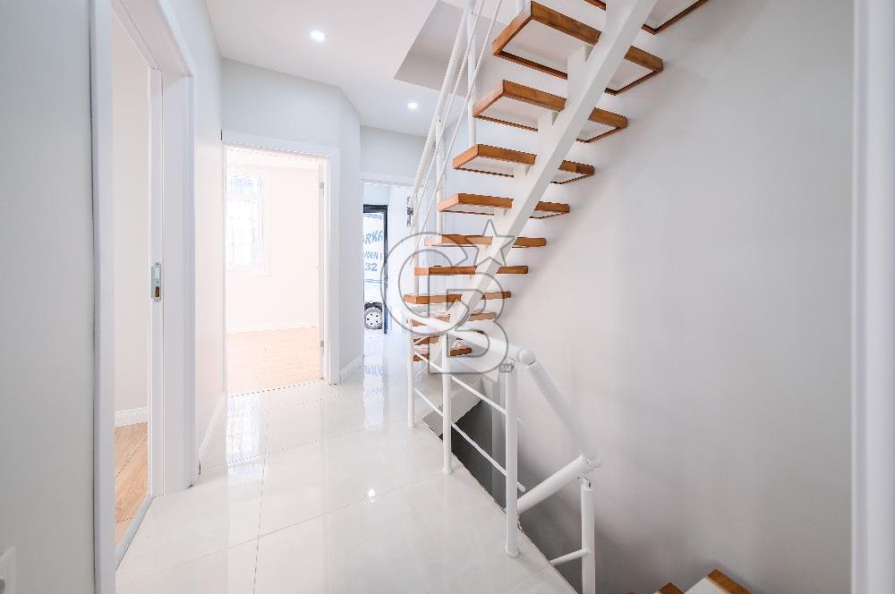 Köşe Konumda, Teraslı Tam Müstakil 3 Katlı Kiralık Bina
