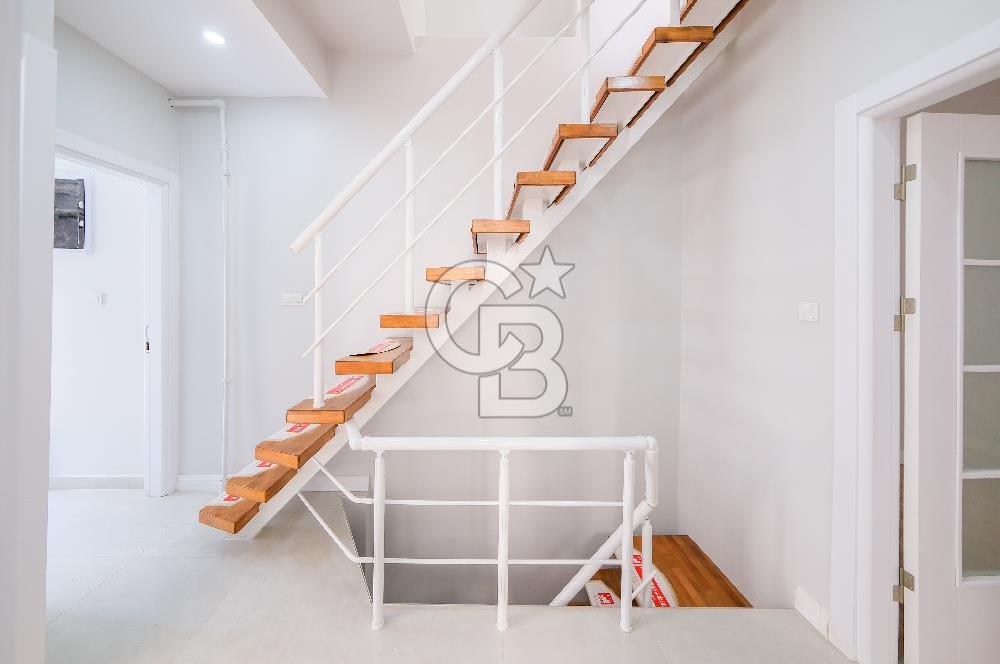 Köşe Konumda, Teraslı Tam Müstakil 3 Katlı Kiralık Bina