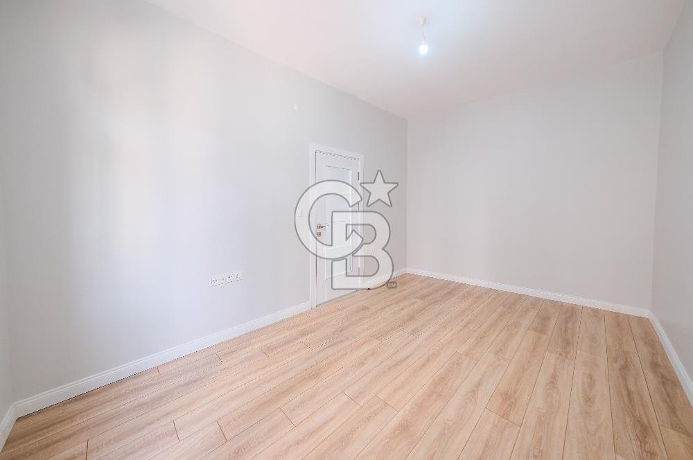 Köşe Konumda, Teraslı Tam Müstakil 3 Katlı Kiralık Bina